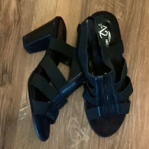 Strap sandals